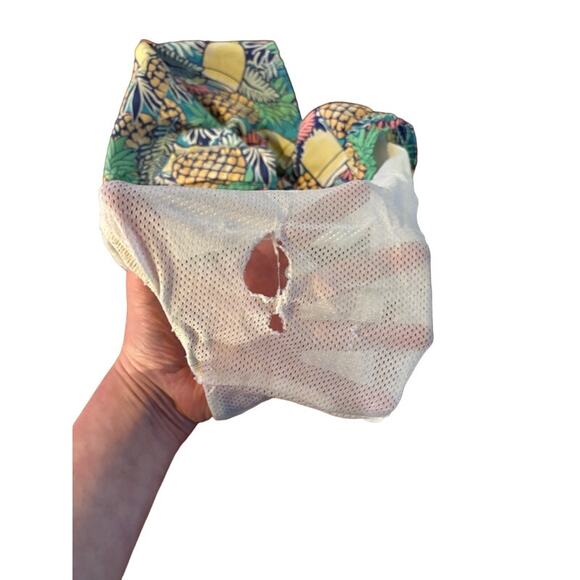 Vineyard Vines swim suit tropical trunks bathing suit sz Medium 7 inch inseam - Picture 7 of 8